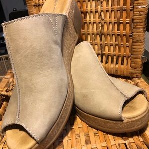 El Naturalista woman’s wedge sandal